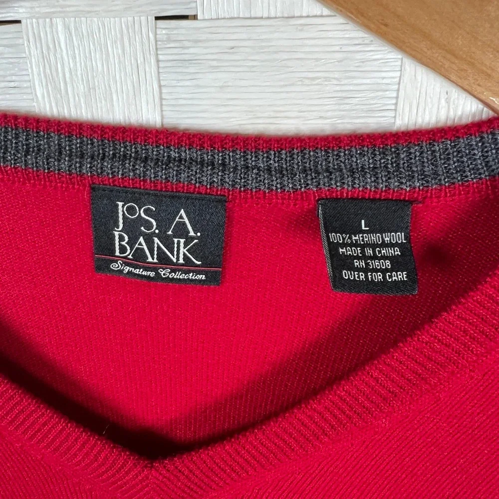 JOS A BANK 100% Merino‎ Wool V Neck Sweater Men Large Red Signature Collection